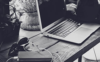 爱游戏娱乐-克劳利镇阵容深度提升，红魔低调冲刺附加赛，克劳利狂潮